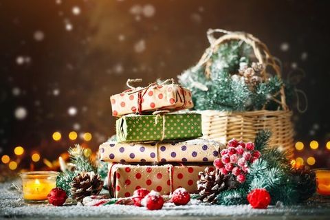 Christmas Gifts Guide: Traditional Ideas, Modern Choices, Personalized Options and Gift Giving
