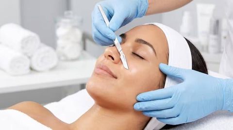 Dermaplaning Facial Guide: Techniques, Preparation, Skin Types, Benefits and Aftercare