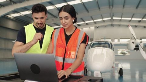 CDL Training Guide: Requirements, License Classes, Training Process, Skills, and Career Paths