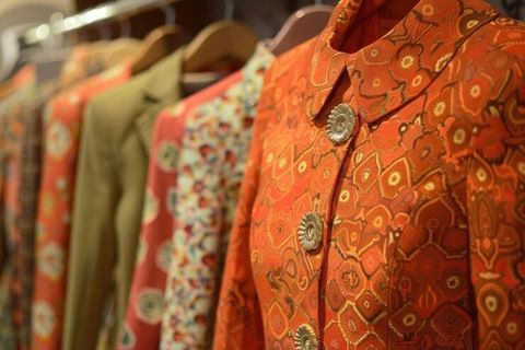 Diwali Clothing Guide: Traditional Outfits, Modern Designs, Colors and Styling Ideas