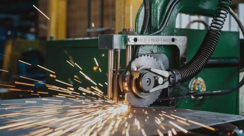 Metal Shearing Machines Guide: Designs, Cutting Methods, Applications, Advantages and Considerations