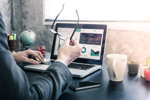 Online Portfolio Platforms Explained: Features, Uses, Benefits and Key Considerations