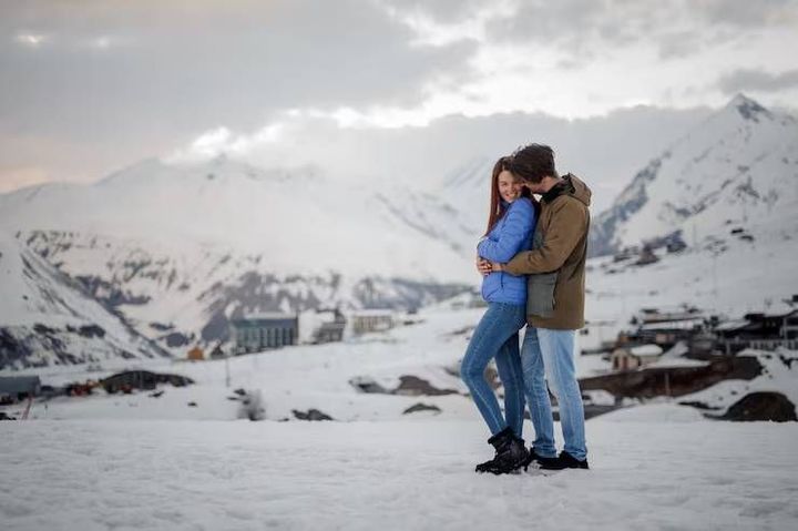Kashmir Honeymoons: A Guide to Romantic Places and Travel Tips