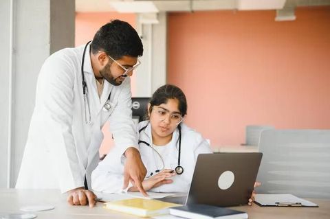 Medical Education Guide: Degree Types, Study Methods, Clinical Practice and Learning Resources