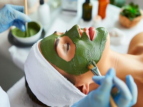 Facial Treatments Guide: Cleansing Methods, Exfoliation, Hydration and Skin Care Benefits