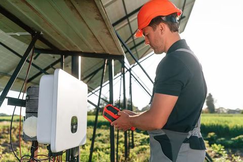 Solar Inverter Installation Guide: Steps, Wiring, Safety, and System Setup